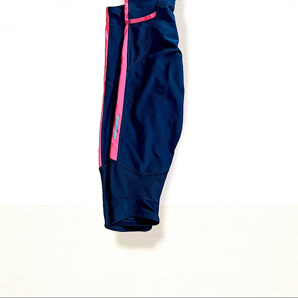 Women’s Nike Dri Fit Capris Size small - Picture 3 of 9